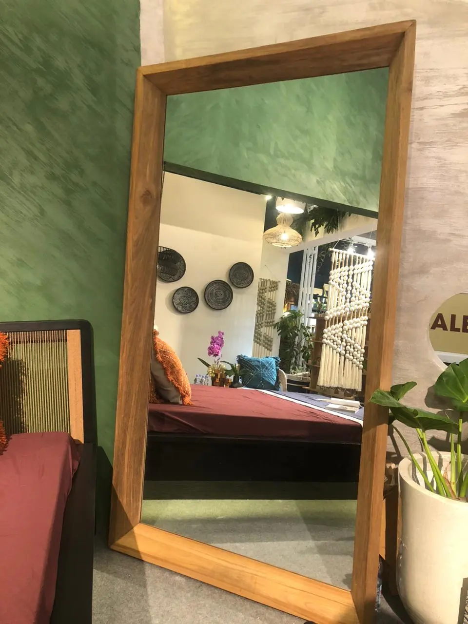 Dimisi Mirror